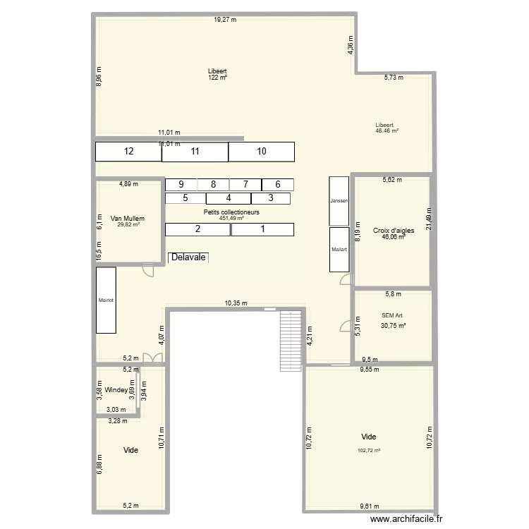 33 mezza. Floor plan with 6  and 839 m²