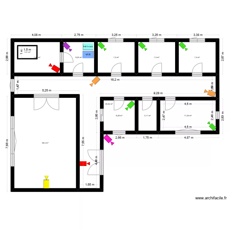 камери. Floor plan with 11  and 136 m²