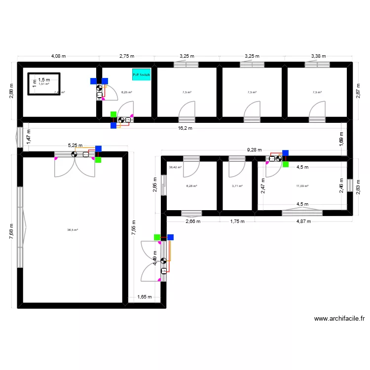 аццесс. Floor plan with 11  and 136 m²